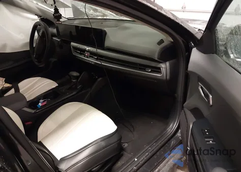 2025 Kia K4 Lxs z USA, uszkodzony, nr VIN 3KPFT4DE3SE115295